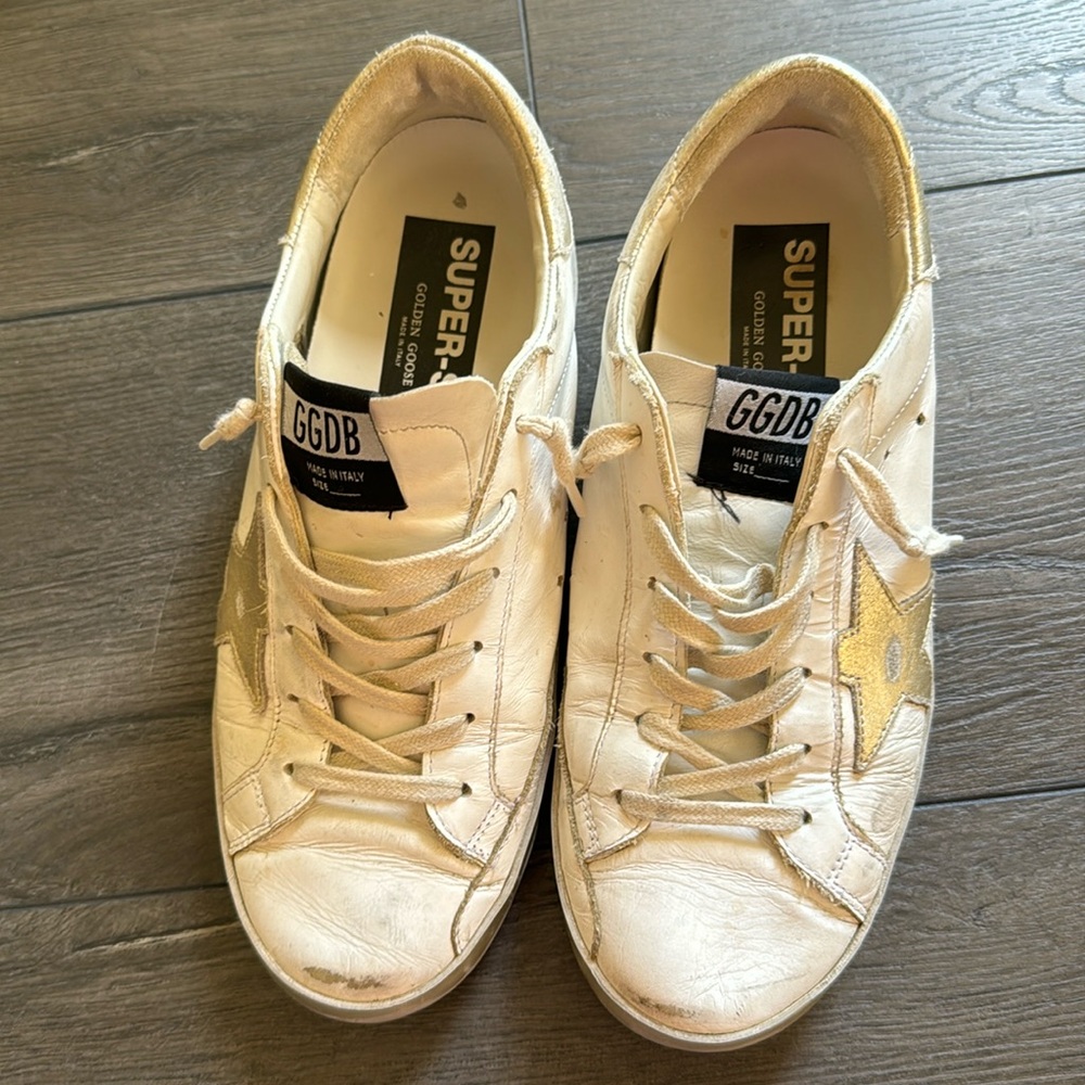 GOLDEN GOOSE~EUC~Size 39EU/9US~Gold/White Star Super-Star Leather Sneakers